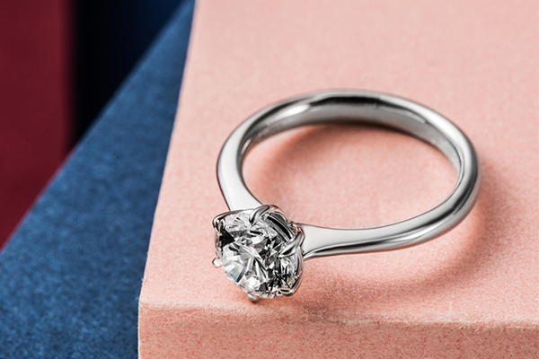 周大福戒指上的钻石回收多少钱合适？专家的说法60%占理