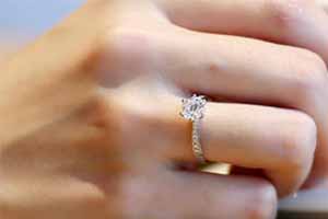 18k钻石戒指回收大概多少钱 为何铂金钻戒价更高