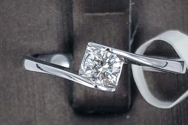 市场卖价3000左右的钻石戒指可以卖吗