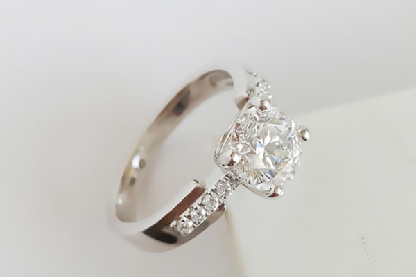 18k白金钻石戒指回收价如何提高