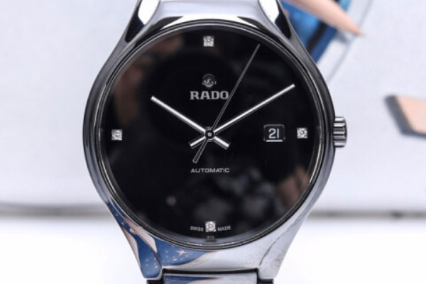 九五新黑色的雷达手表回收价格是多少