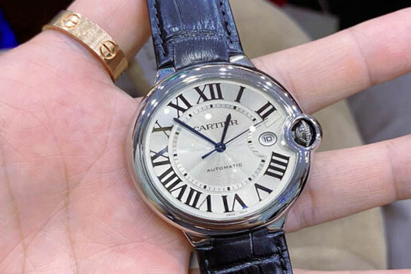 专业的二手店铺通常几折回收卡地亚手表