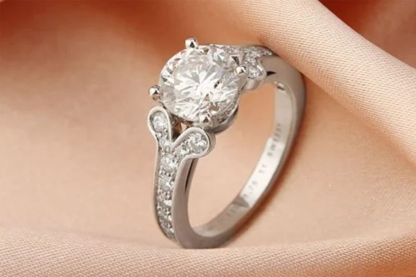 近两克拉的卡地亚钻石戒指回收多少钱