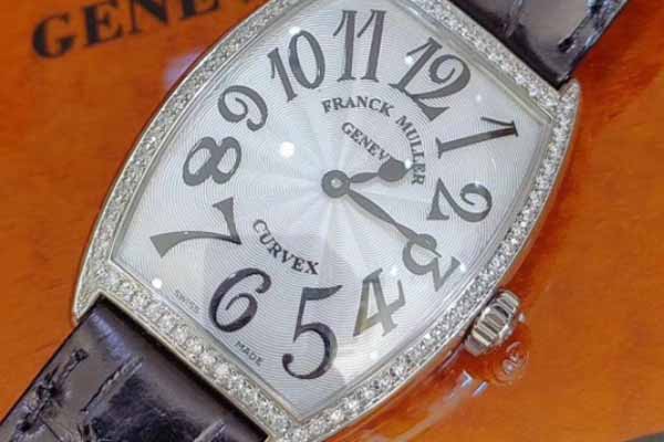 表镜磨损的法穆兰手表回收价格一般是多少