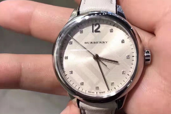 巴宝莉18k白金手表回收价格是多少