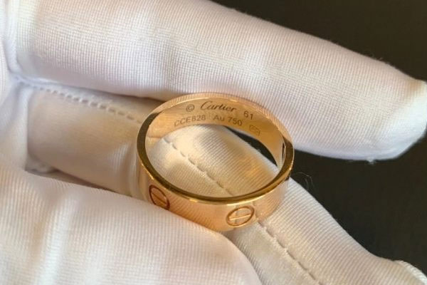 经典款式的卡地亚戒指可以回收变卖多少钱