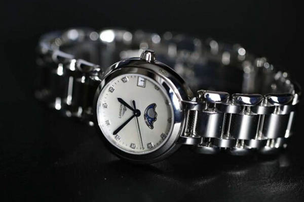浪琴石英二手手表回收价格跟品牌档次有关吗
