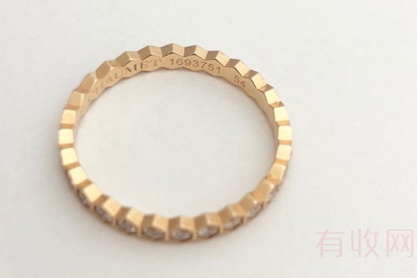 二手尚美巴黎蜂巢钻石戒指的内部展示