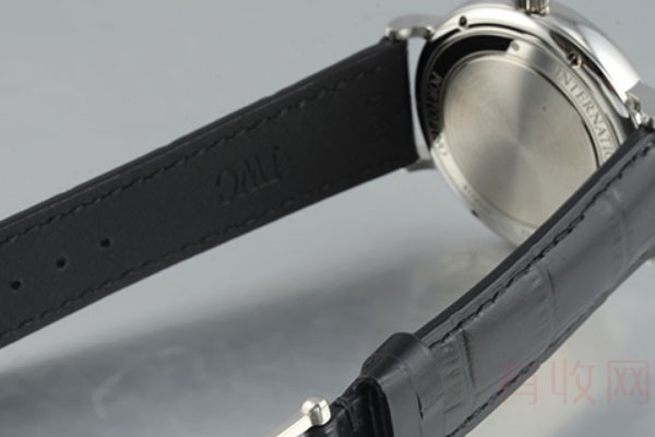 万国柏涛菲诺系列IW391007自动机械手表后配真皮表带