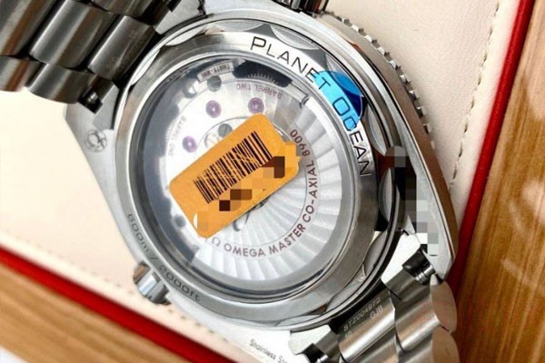 欧米茄海马系列腕表机芯实拍图