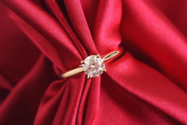 卡地亚18K玫瑰金女士钻石戒指正面图