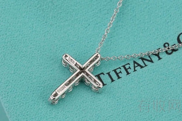 蒂芙尼PT950铂金钻石十字架女士项链背面图