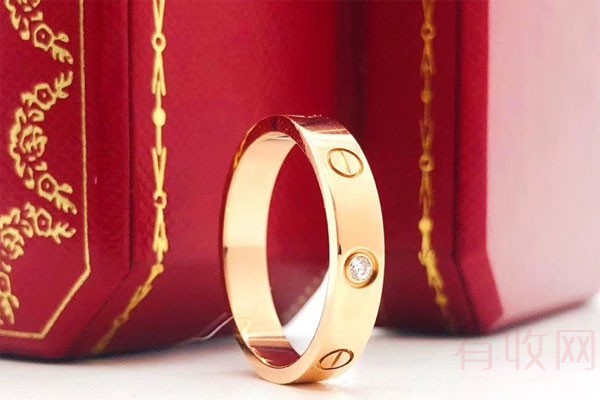 上图为卡地亚戒指love系列18k玫瑰金窄版单钻戒指
