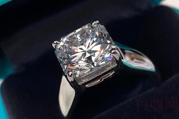 蒂芙尼4.13ct 公主方形切割钻石戒指