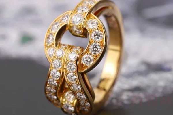 卡地亚AGRAFE系列18K黄金密镶钻石戒指