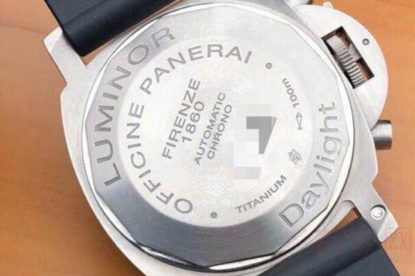  沛纳海LUMINOR系列44mm表径手表背面