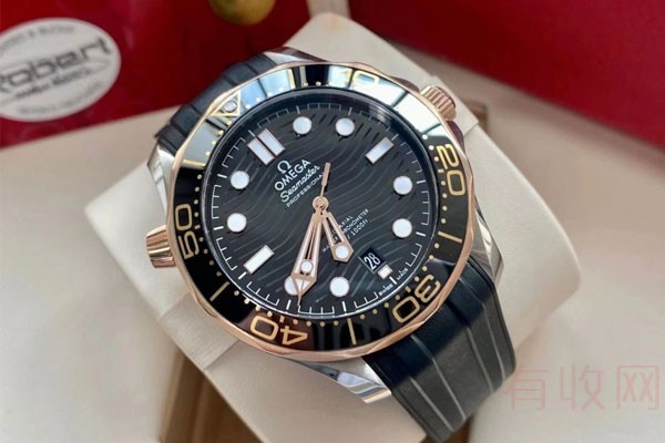 欧米茄海马系列18k玫瑰金圈手表正面图