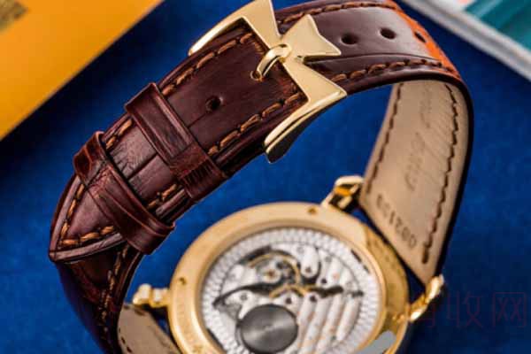    江诗丹顿马耳他系列18K黄金手动机械手表皮带
