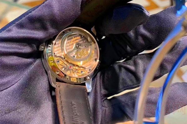 格拉苏蒂偏心系列1-90-02-13-32-31手表背面图