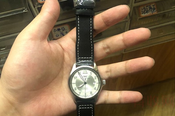 价值三万左右的IWC3631081手表回收多少钱