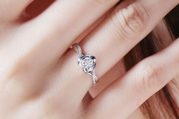 f色的30分钻石戒指回收能卖多少钱