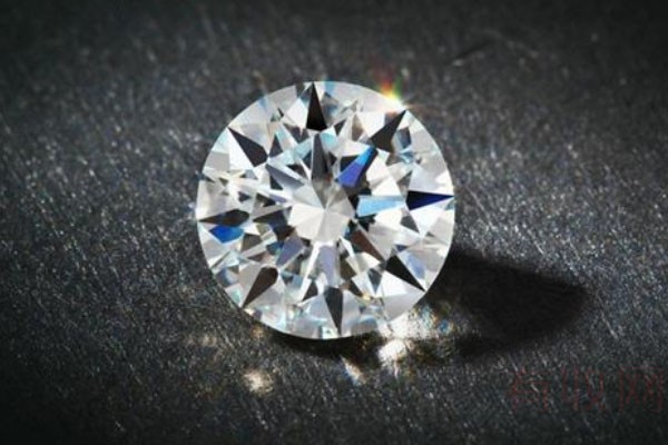 回收一克拉以上的钻石能卖多少钱