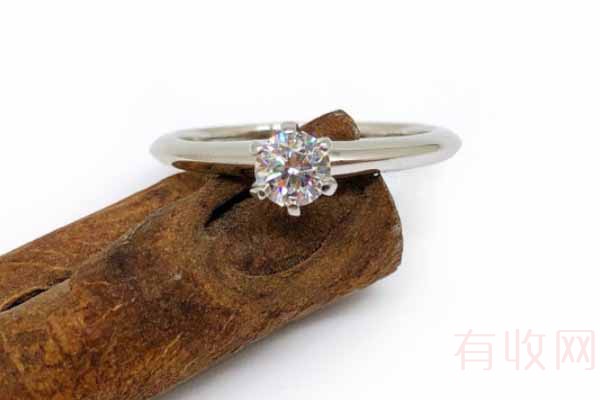 铂金带钻石戒指回收多少钱