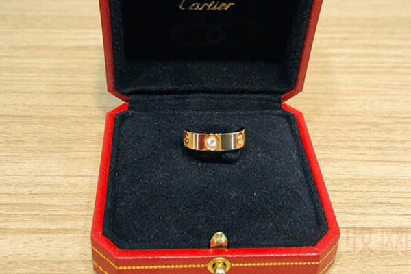 买了2万的卡地亚戒指回收价格还有多少钱