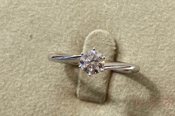 1万元钻石戒指拿去回收还能卖多少钱