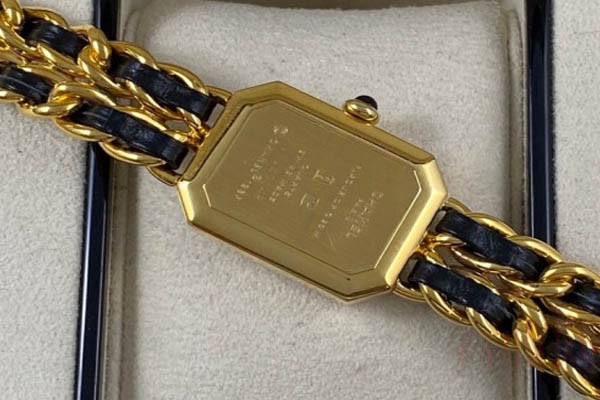 回收香奈儿1987型号的黑金手表二手价怎么样