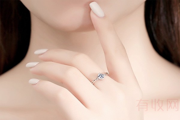 一万的钻石戒指可以回收多少钱