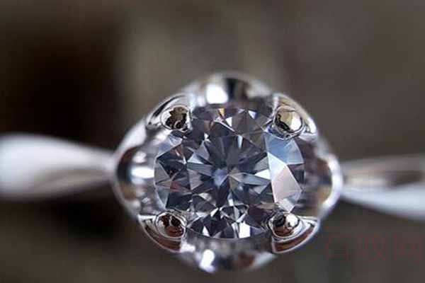 99成新的0.4克拉钻石回收多少钱