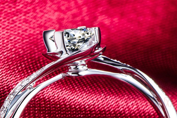 钻石世家的戒指能卖吗 哪里可以回收