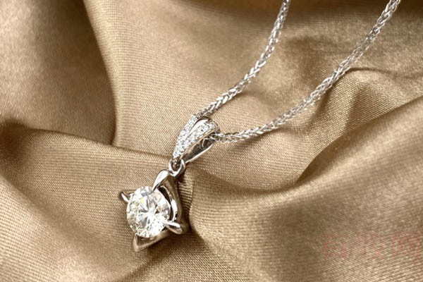 准确的六福珠宝钻石项链回收价格能在哪查询