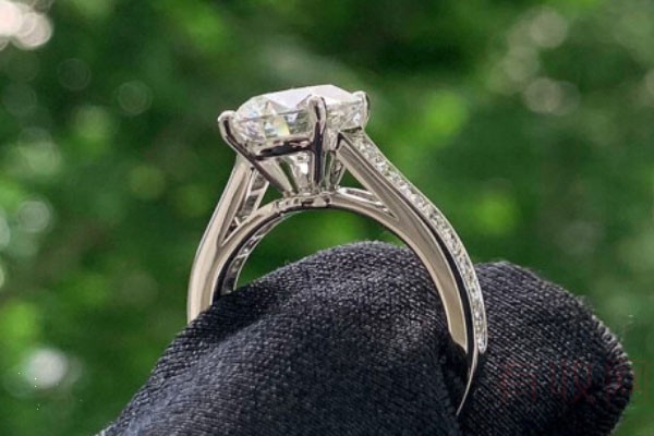 六桂福专卖店可以回收钻石戒指吗 