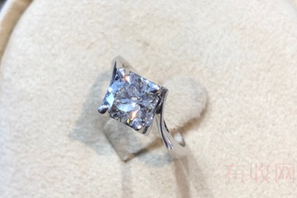 31分的钻石回收多少钱和什么因素有关