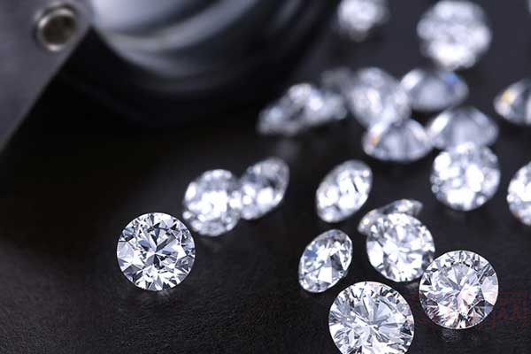 什么钻石值钱 是越大越值钱吗