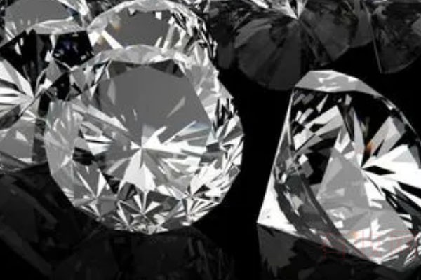 钻石按什么计算价格 哪个影响最大