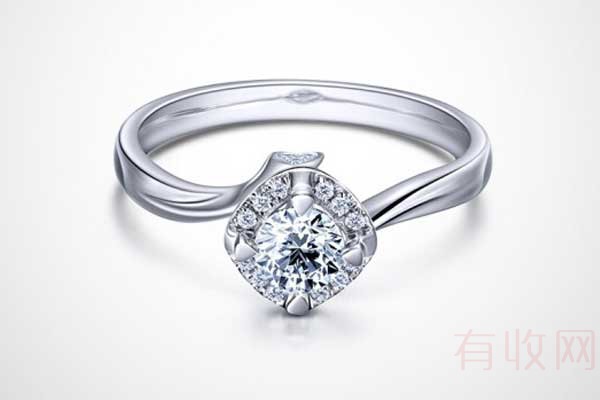 一枚求婚钻石戒指大概要多少钱 主要看钻石
